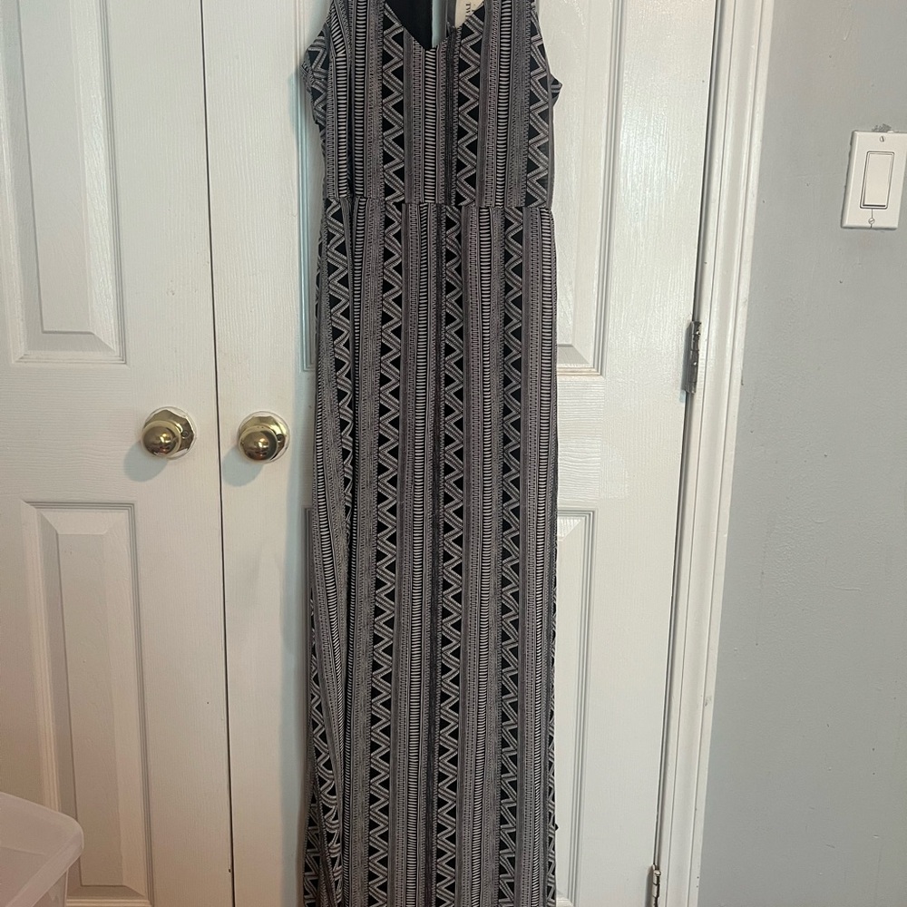 Forever 21 Geometric Black and White Maxi Dress